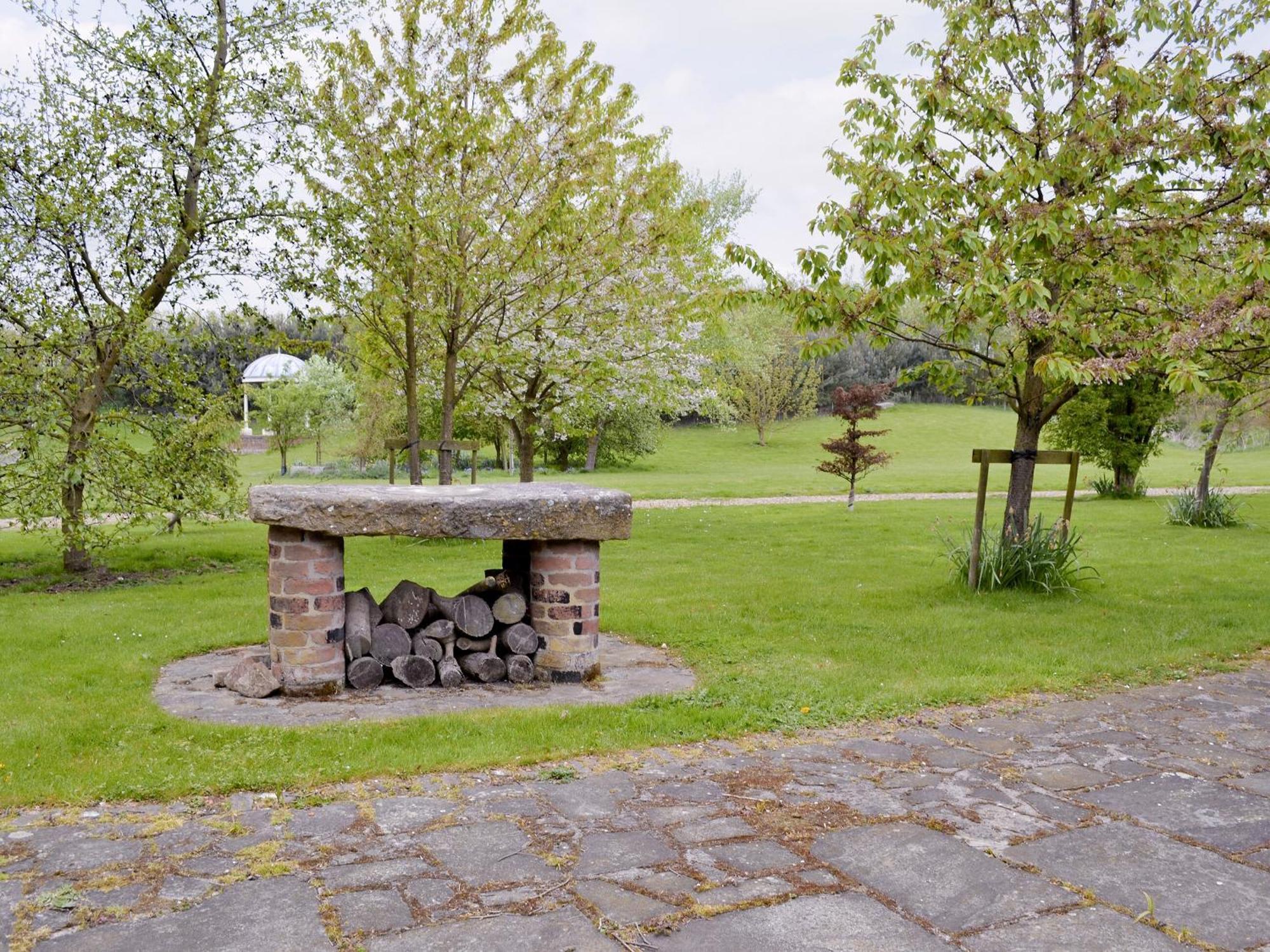 Walled Garden Lodge Ryehill Eksteriør billede